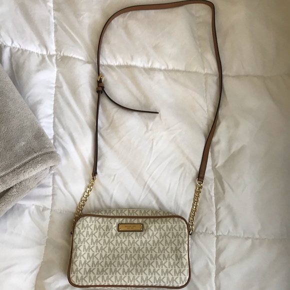 Michael Kors Handbags - Michael Kors Crossbody